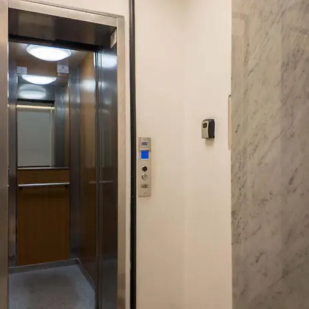 The Rent - One-bedroom In A Quiet, Classically Styled Corner Near The Quirinale Apartamento Roma