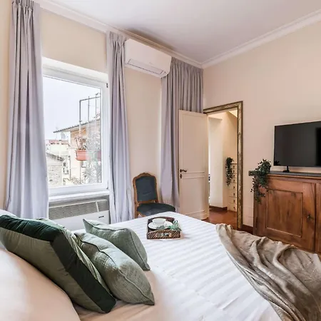 Apartamento The Rent - One-bedroom In A Quiet, Classically Styled Corner Near The Quirinale Roma