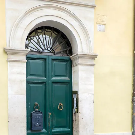 The Rent - One-bedroom In A Quiet, Classically Styled Corner Near The Quirinale