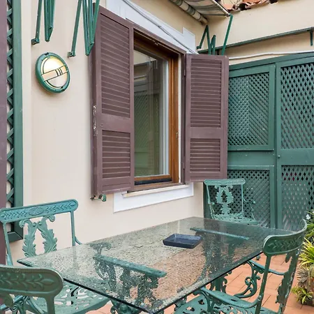 The Rent - One-bedroom In A Quiet, Classically Styled Corner Near The Quirinale * Roma