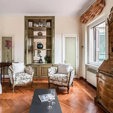 The Rent - One-bedroom In A Quiet, Classically Styled Corner Near The Quirinale Apartment