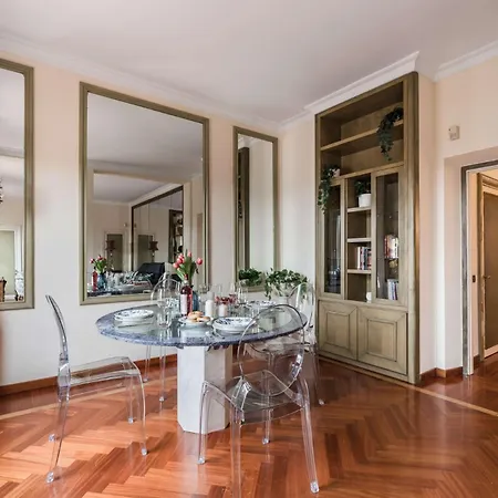 The Rent - One-bedroom In A Quiet, Classically Styled Corner Near The Quirinale *