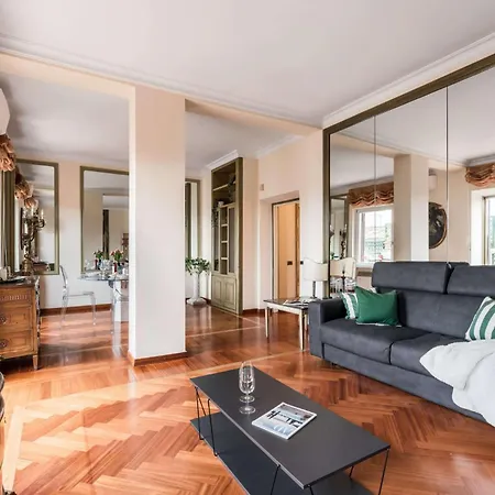 The Rent - One-bedroom In A Quiet, Classically Styled Corner Near The Quirinale Rome