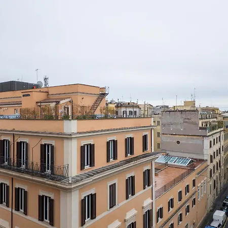 The Rent - One-bedroom In A Quiet, Classically Styled Corner Near The Quirinale * Rome