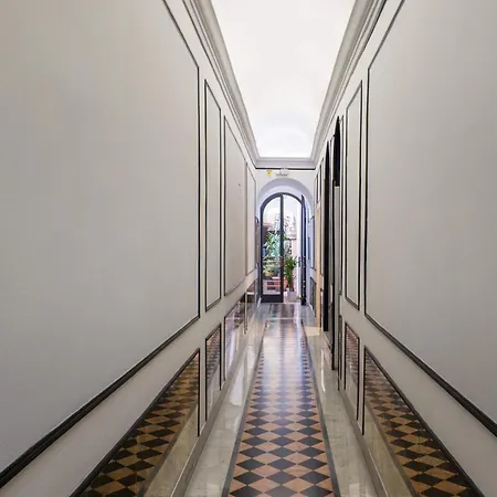 The Rent - One-bedroom In A Quiet, Classically Styled Corner Near The Quirinale Rome